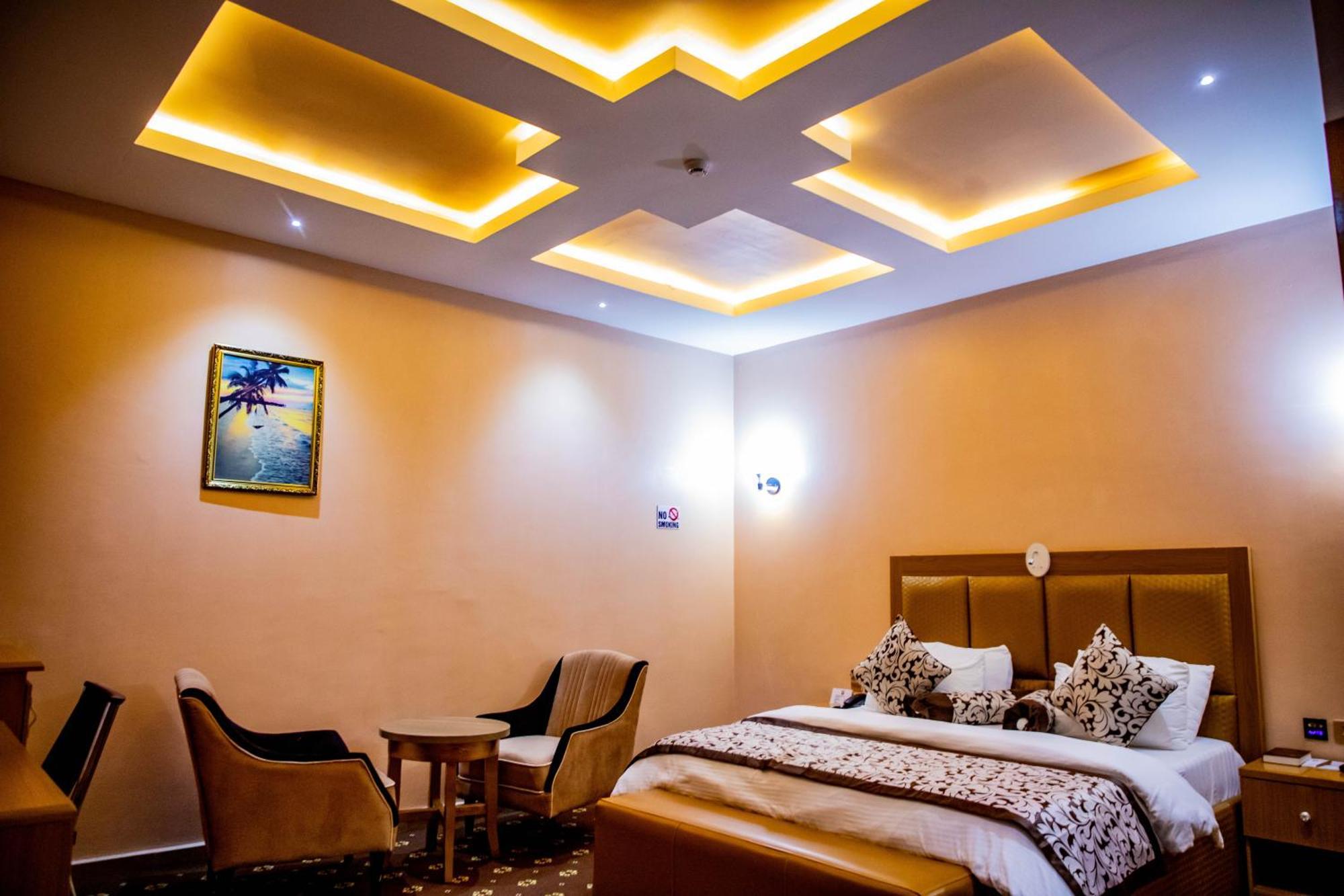 Villa Hilton Hotels อูโย ภายนอก รูปภาพ