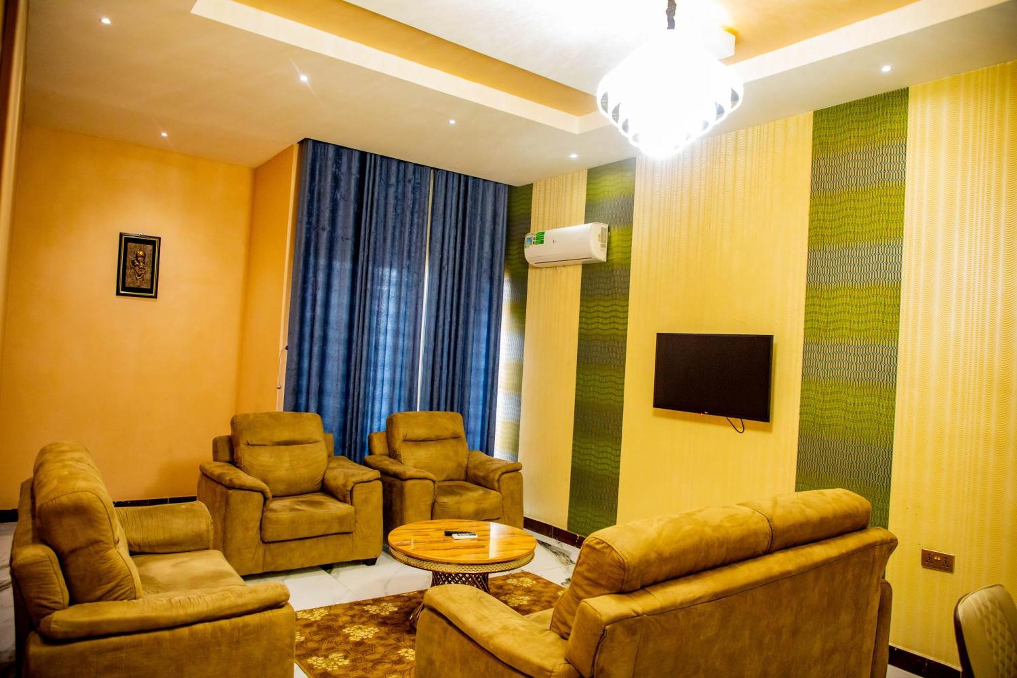Villa Hilton Hotels อูโย ภายนอก รูปภาพ
