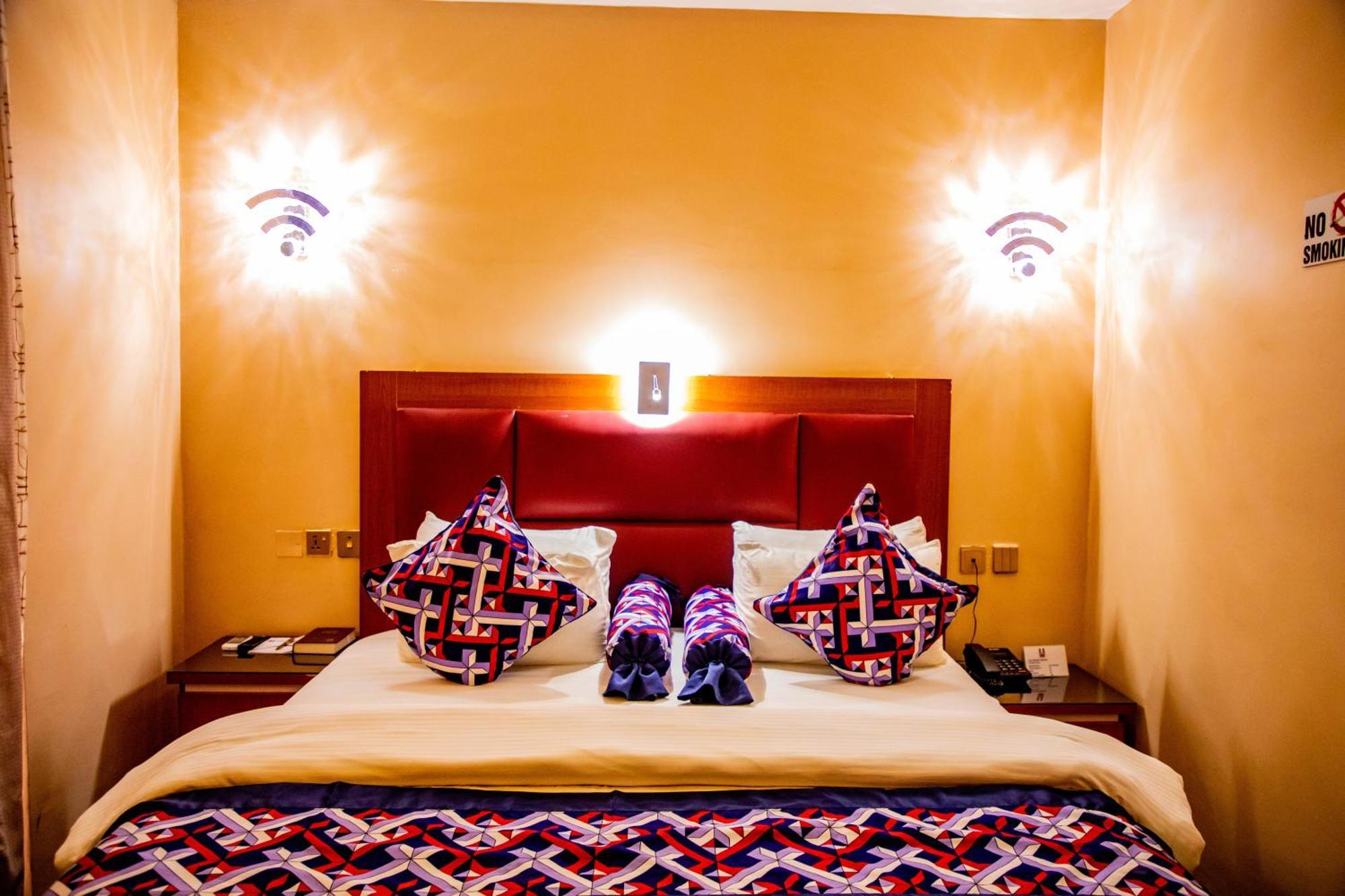 Villa Hilton Hotels อูโย ภายนอก รูปภาพ