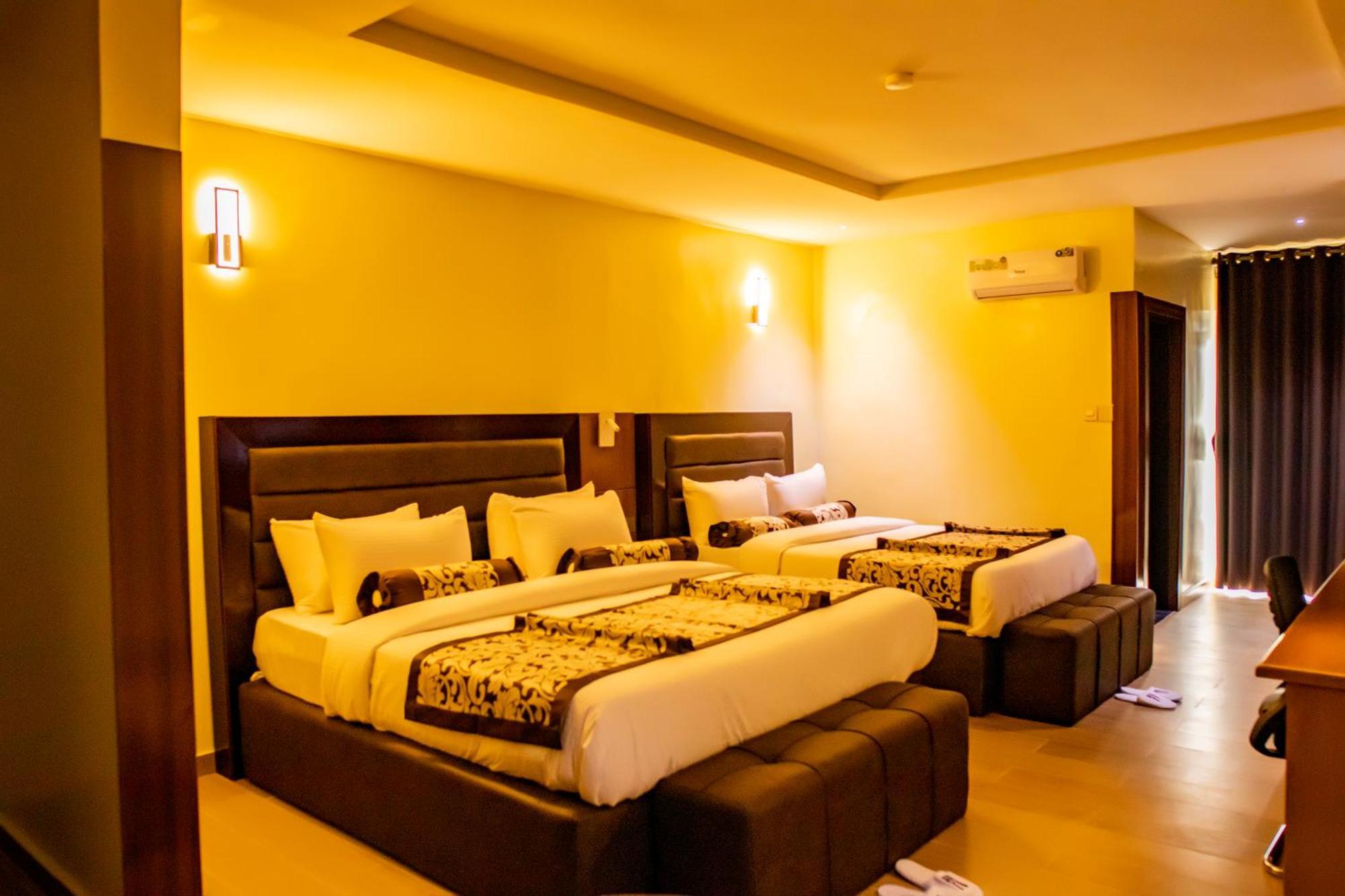 Villa Hilton Hotels อูโย ภายนอก รูปภาพ