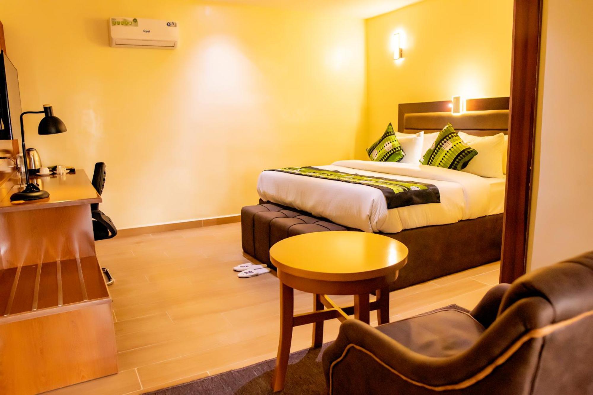 Villa Hilton Hotels อูโย ภายนอก รูปภาพ