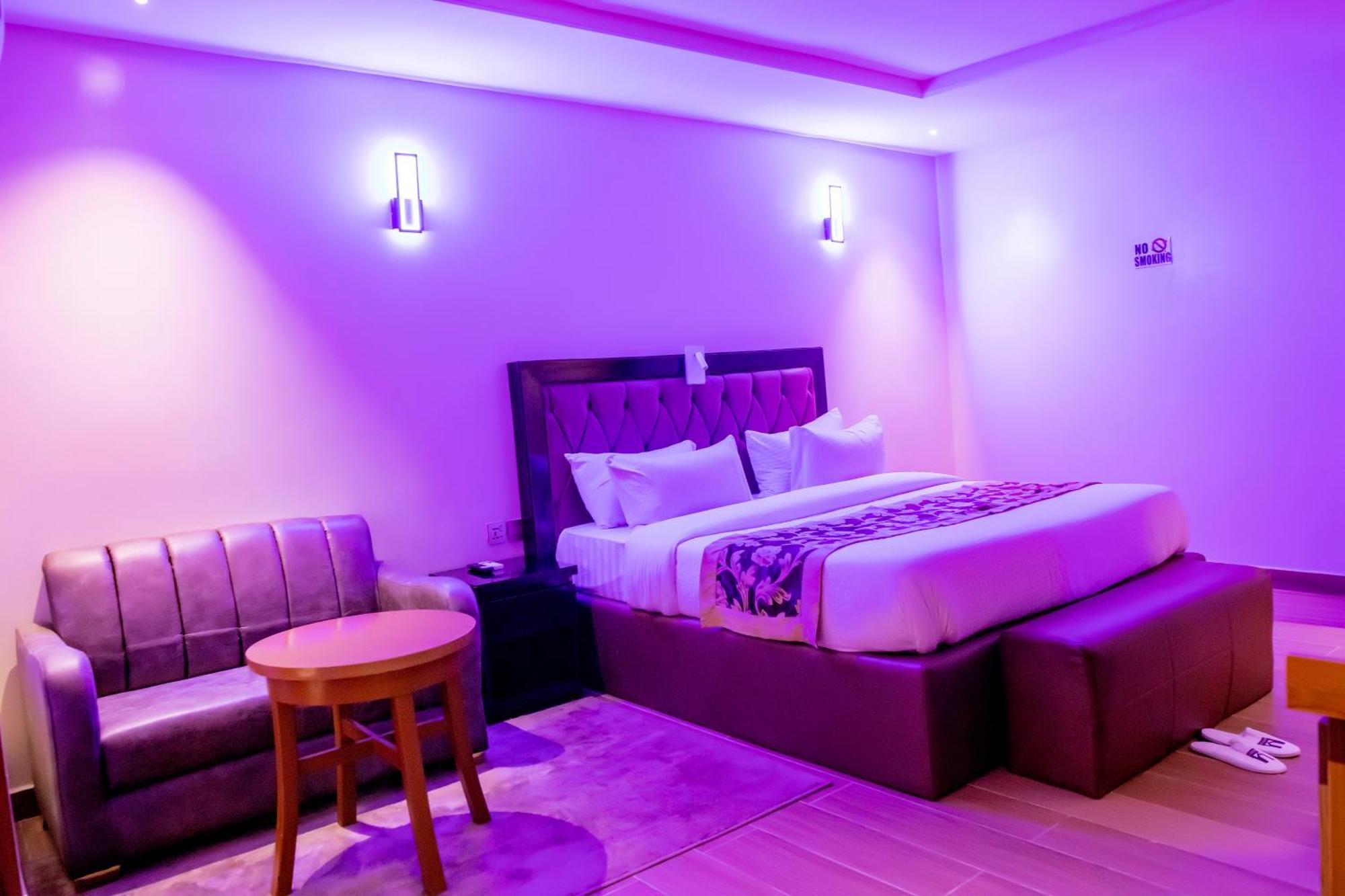 Villa Hilton Hotels อูโย ภายนอก รูปภาพ
