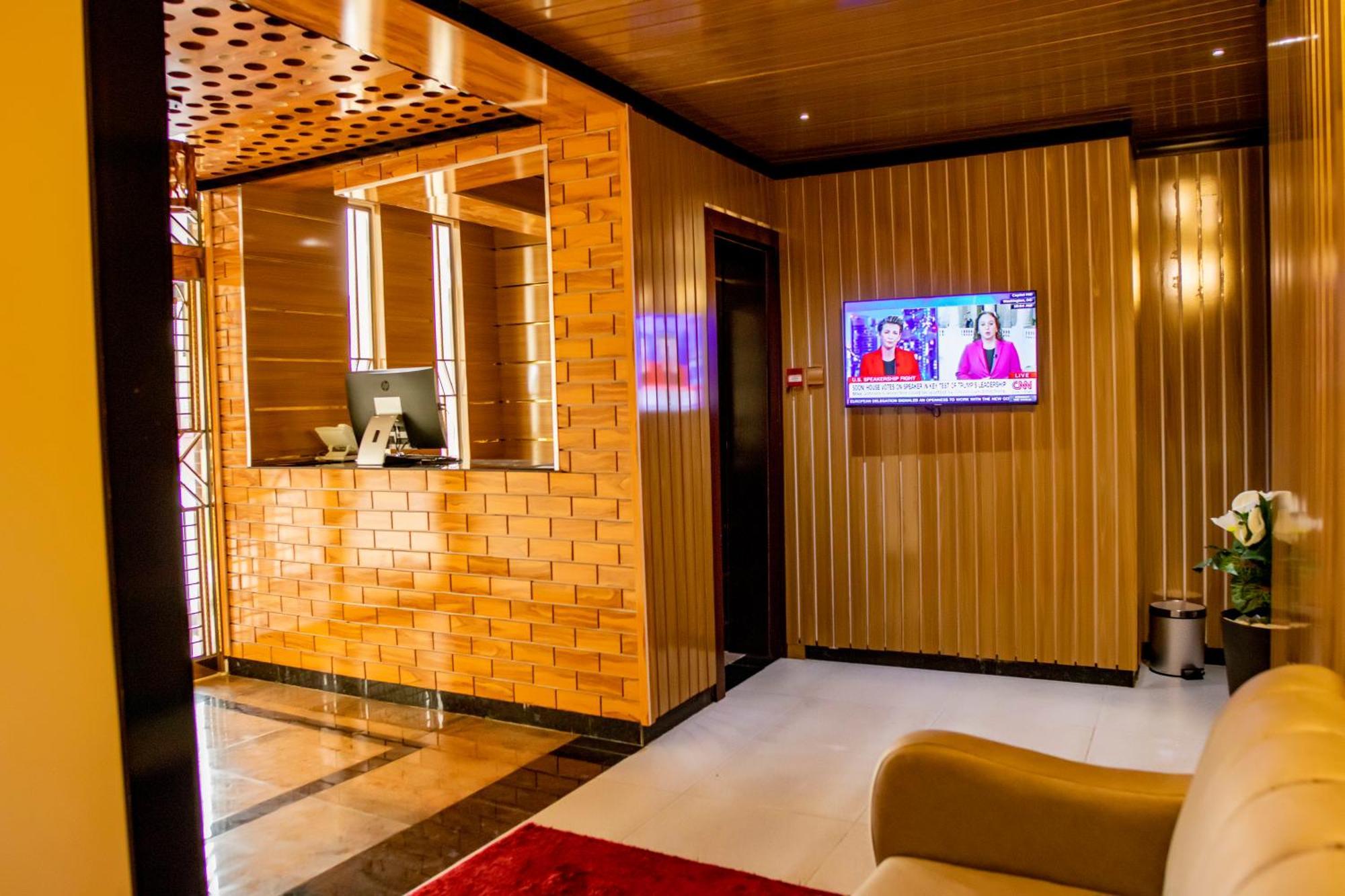 Villa Hilton Hotels อูโย ภายนอก รูปภาพ