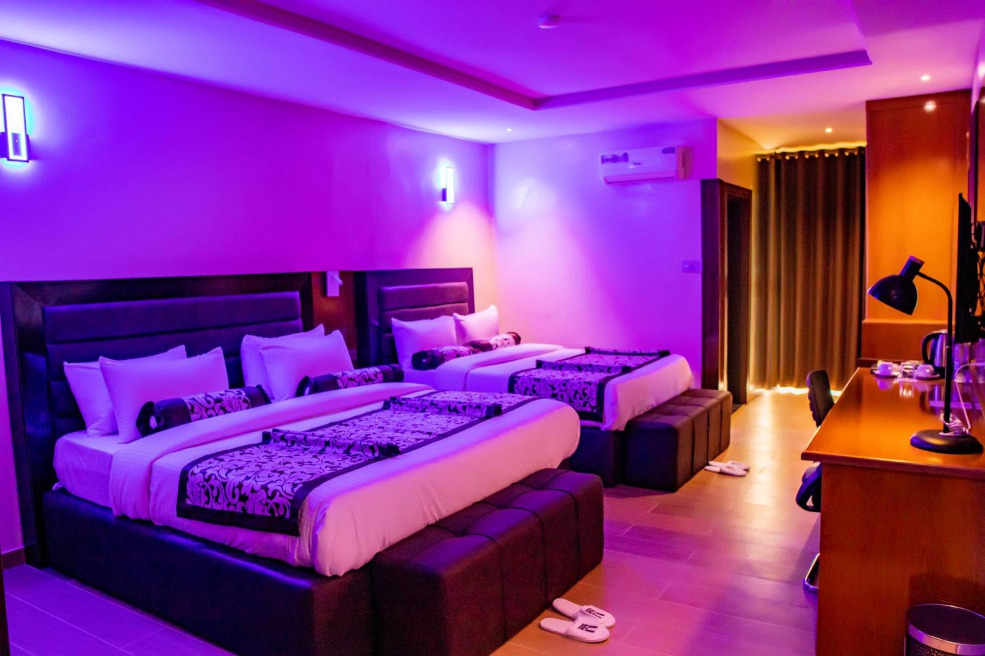 Villa Hilton Hotels อูโย ภายนอก รูปภาพ
