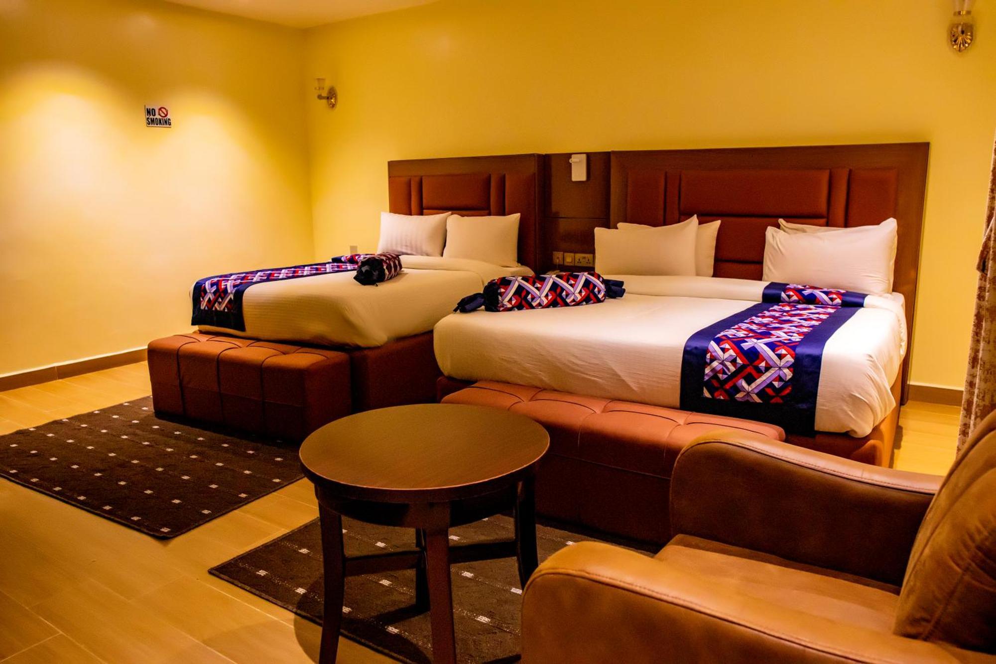 Villa Hilton Hotels อูโย ภายนอก รูปภาพ