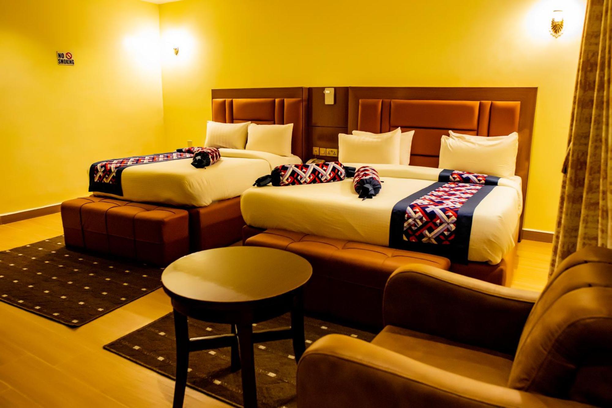 Villa Hilton Hotels อูโย ภายนอก รูปภาพ