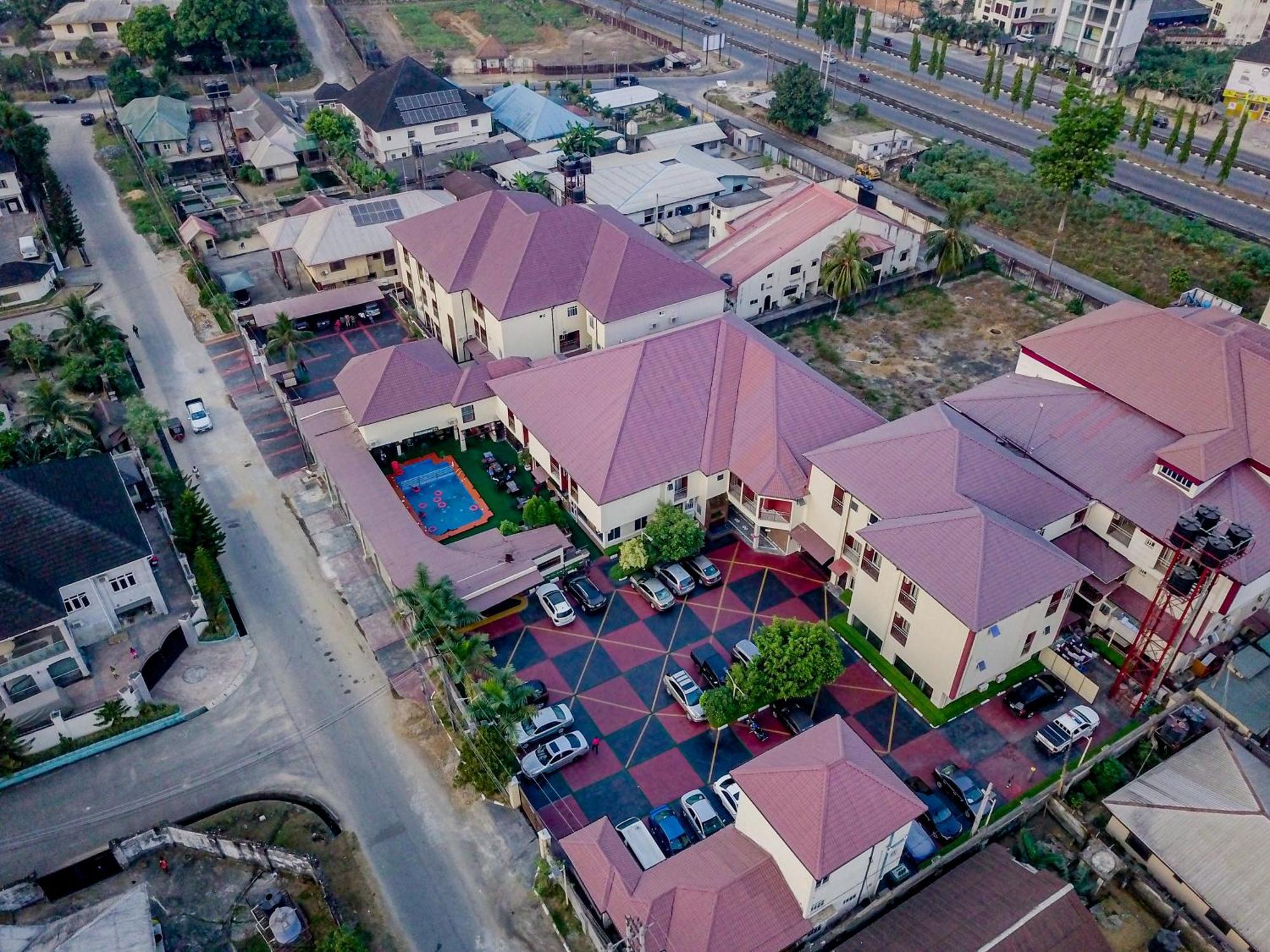 Villa Hilton Hotels อูโย ภายนอก รูปภาพ