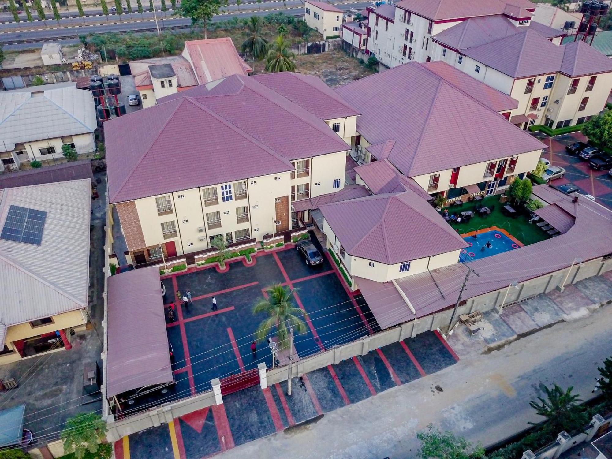 Villa Hilton Hotels อูโย ภายนอก รูปภาพ